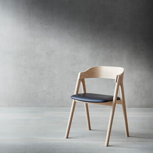 Jedálenská stolička z dubového dreva s koženým sedákom Findahl by Hammel Mette